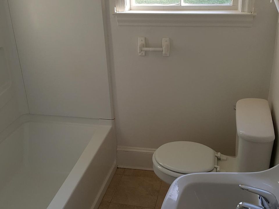 2nd image of 4254 Broad St