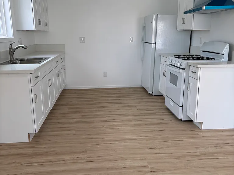 12437 Rose Ave — Photo 3
