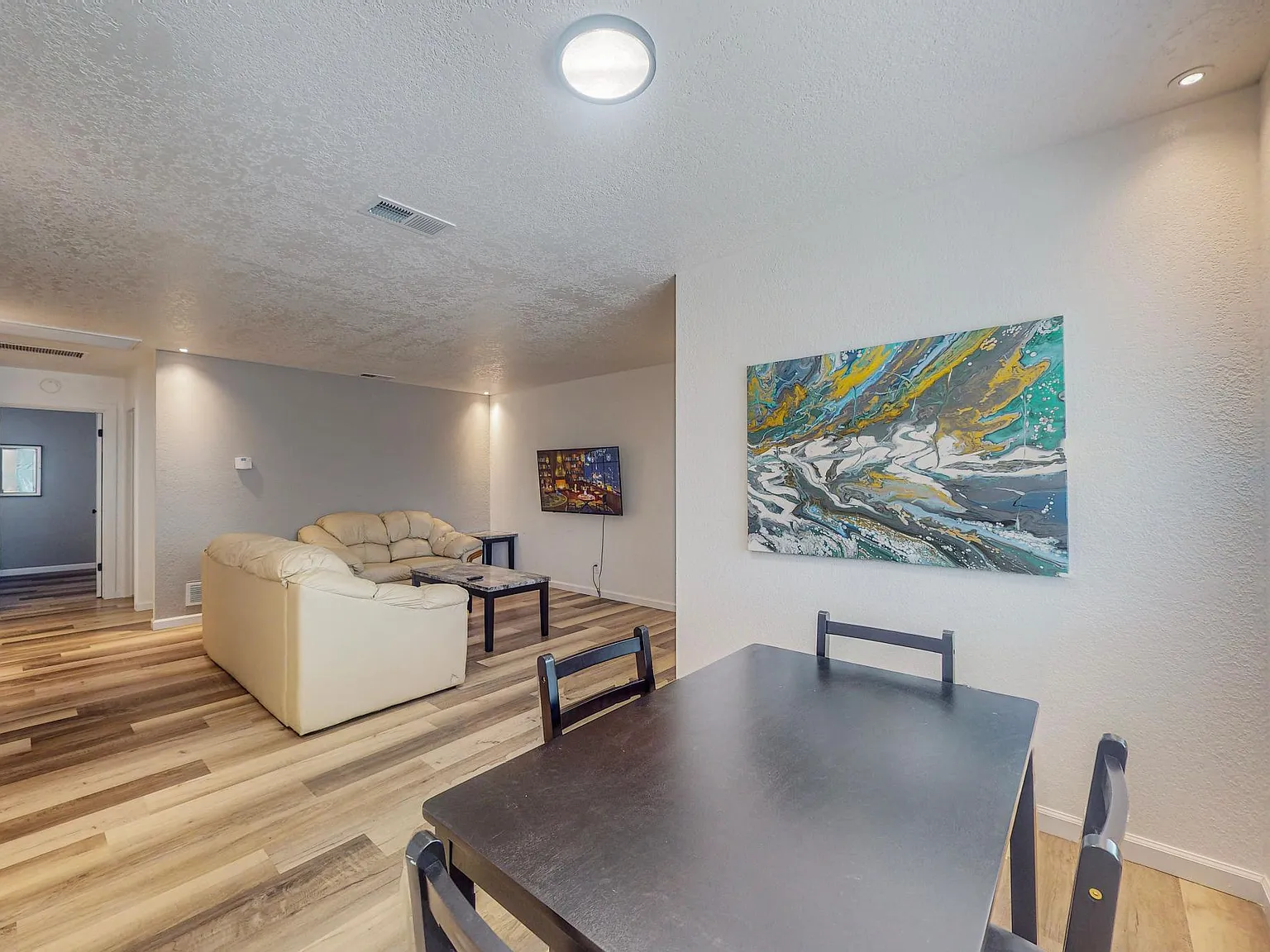 2 bed, 926 sqft, $2,050 — Photo 3