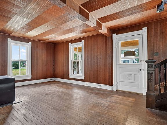 4th image of 18484 Seaside Ave