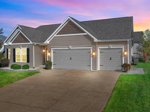 200 Redmond Pines Dr, Wentzville, MO 63385