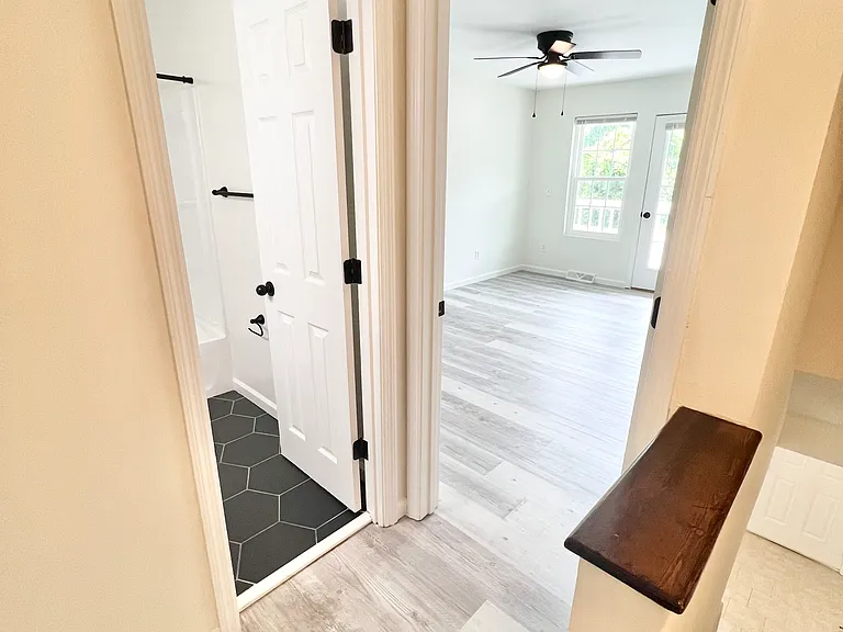 Hallway (2nd floor)