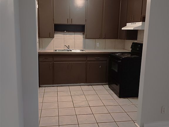 3rd image of 2132 Ester St