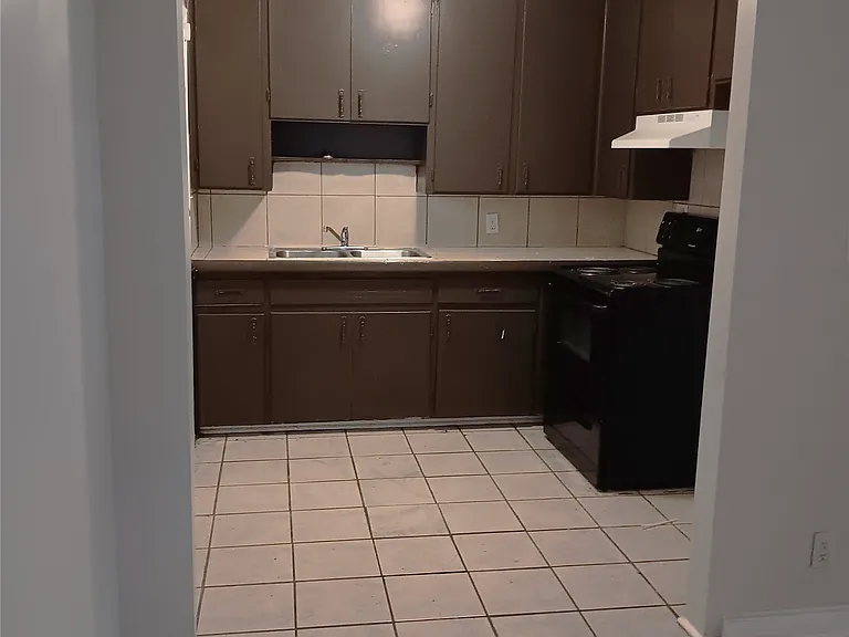 2132 Ester St — Photo 3
