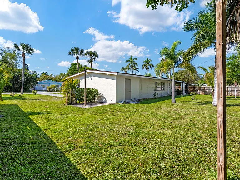 1561 Maravilla Ave — Photo 25