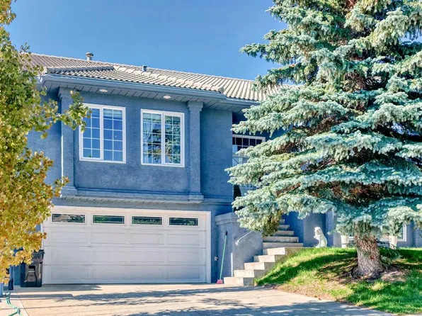 8 N Signature Point SW, Calgary, AB T3H 2Y2