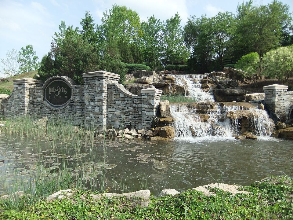 Little Spring Farm Entrance