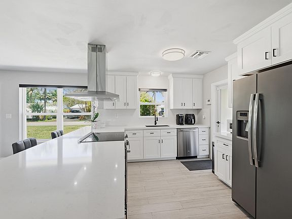 2nd image of 4441 NE 15th Avenue