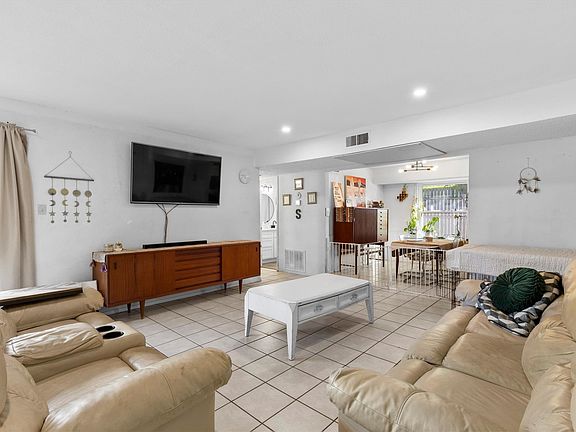 3rd image of 3721 French Wood Dr