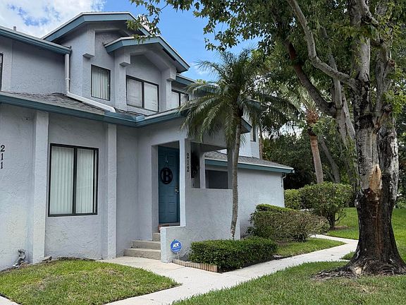 2nd image of 212 Harbour Pointe Way