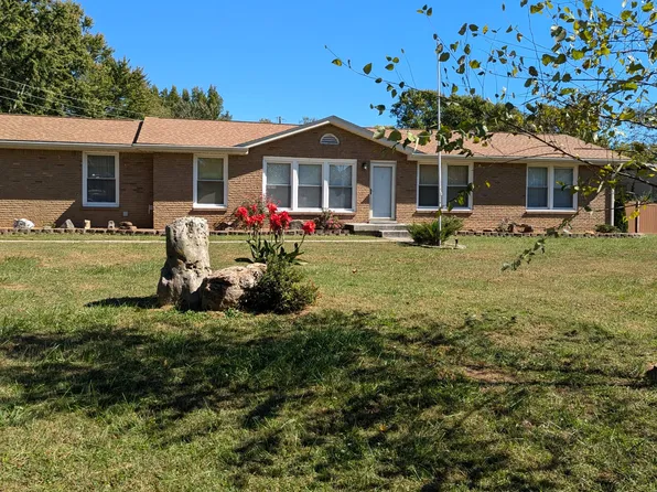 2311 Green Acres Dr, Clarksville, TN 37042