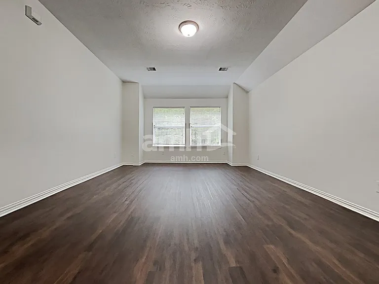 2213 Oak Circle Dr N — Photo 12
