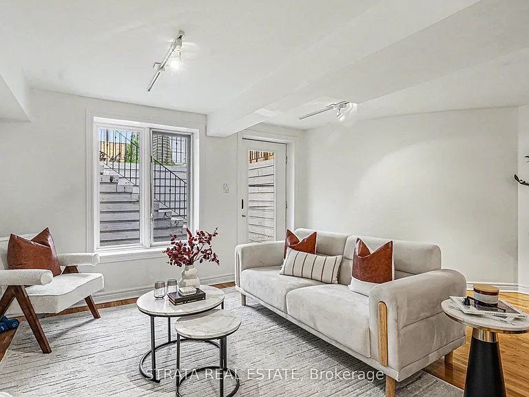 423 Manor Rd E — Photo 28