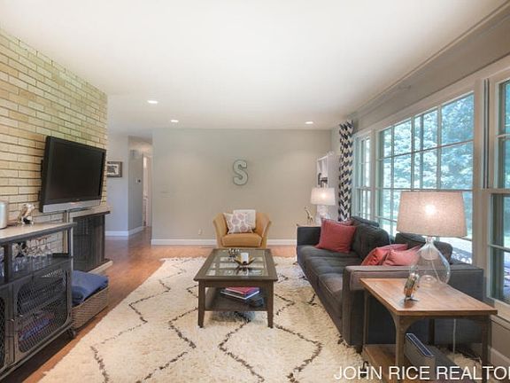 5th image of 4531 Braeburn Dr SE