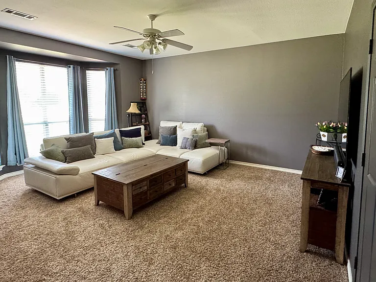 1250 Lynn Ln — Photo 3