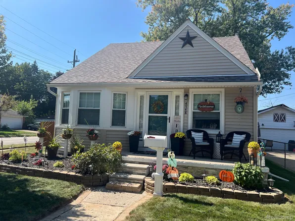 4548 Biddle St, Wayne, MI 48184