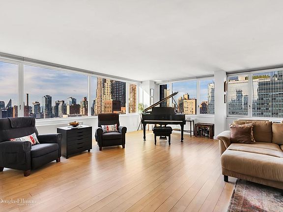 4th image of 322 W 57th St APT 37D