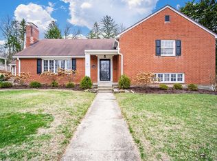 444 E Schantz Ave, Oakwood, OH 45409