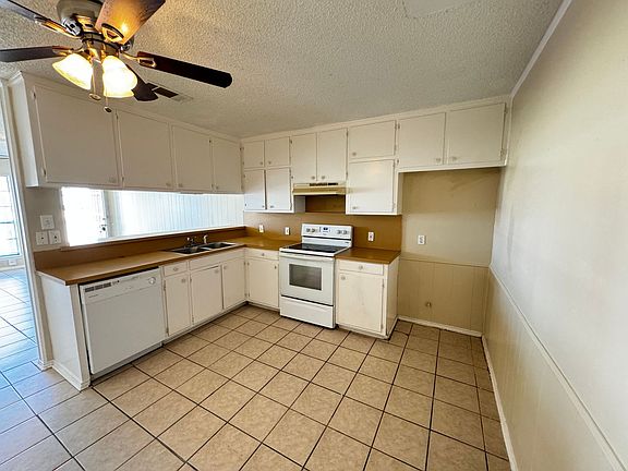 2nd image of 3266 Matthews Dr APT D
