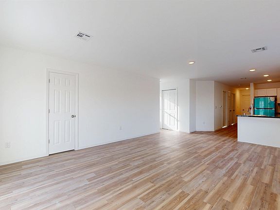 3rd image of 705 Arctic Ave
