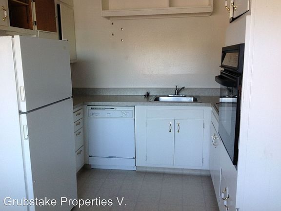 2nd image of 2172 Carlmont Dr