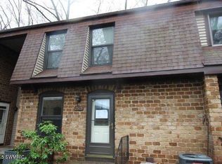 2575 Chatham Woods Dr SE, Grand Rapids, MI 49546