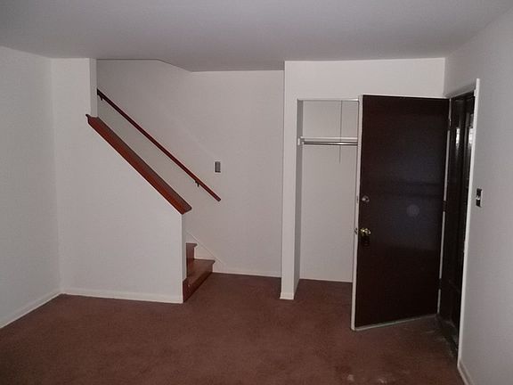 3rd image of 18W104 Standish Ln