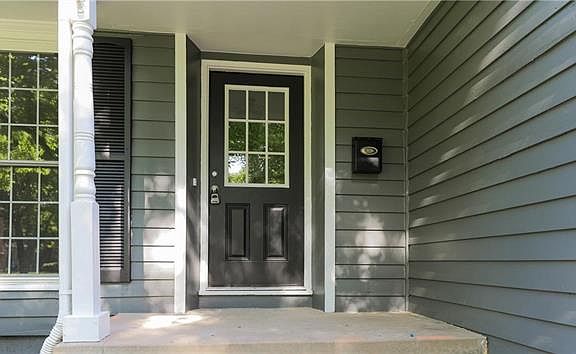 3rd image of 10013 Melrose Dr