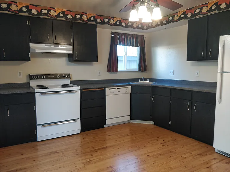 Twin Cir — Photo 2