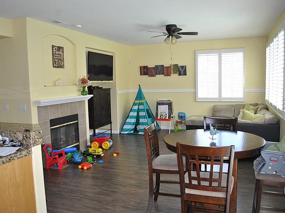 3rd image of 489 Terra Nova Ct