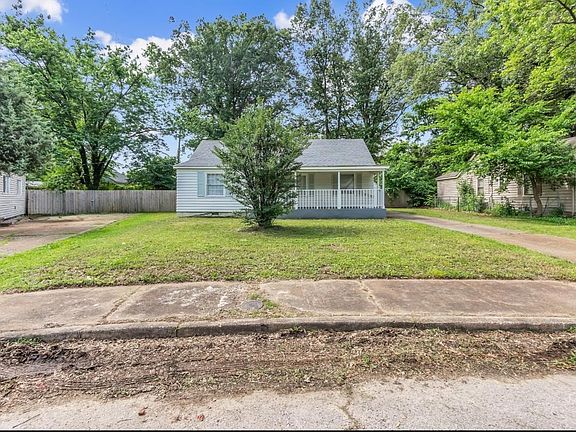 3rd image of 1078 E Walthal Cir