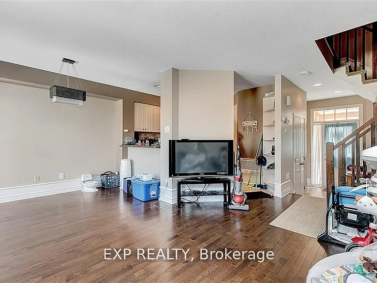 535 Salzburg Dr — Photo 6