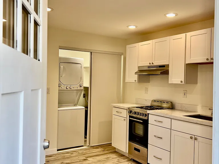 220 E Sunset Way #6 — Photo 6
