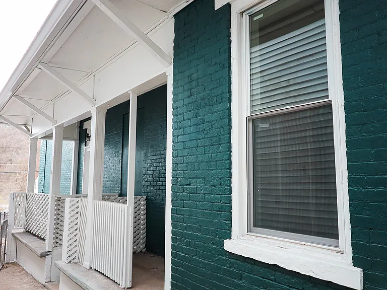 652 Delhi Ave — Photo 2