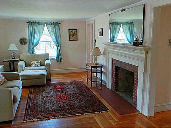 4th image of 107 N Country Club Dr
