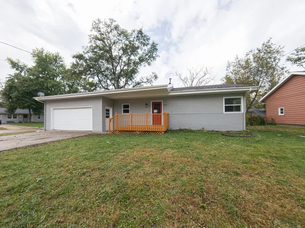 403 Snyder Ave, Norwalk, IA 50211