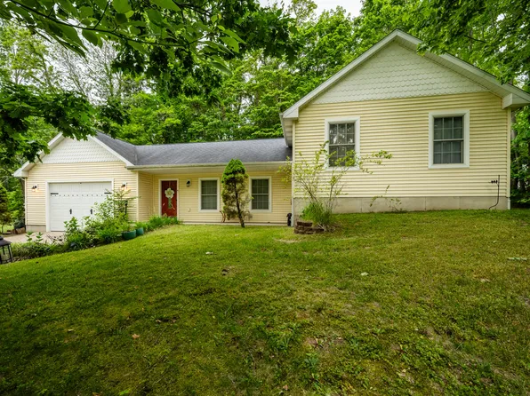 6278 Harrison St, Coloma, MI 49038