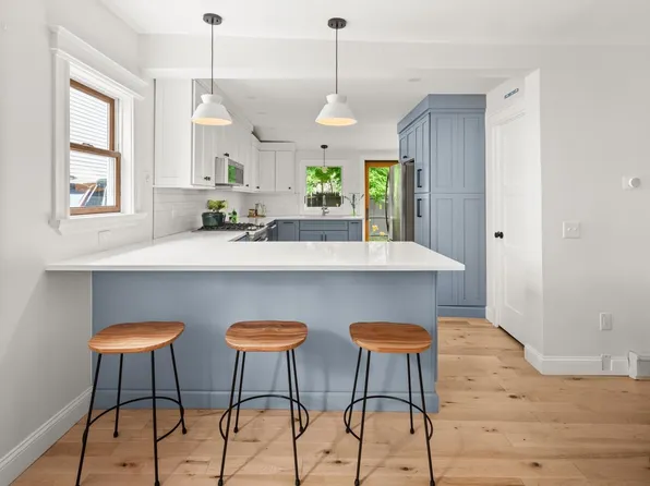 11 Poplar Street, Burlington, VT 05401