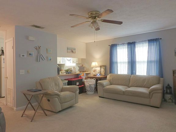 3rd image of 917 Bradford Cir