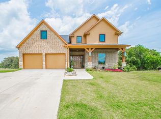215 Pony Trl, Angleton, TX 77515
