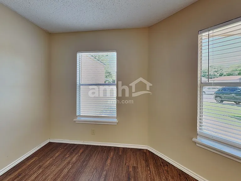 9254 Village Brown — Photo 5