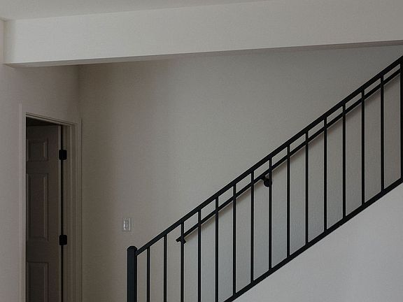 4th image of 46 E 9th St S #4