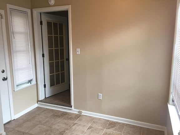 4th image of 1151 E 49th Pl