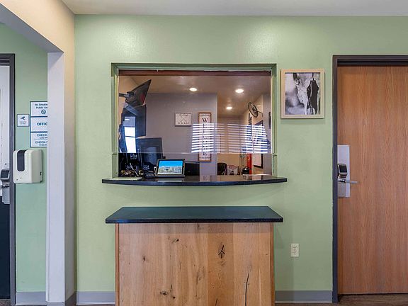 Lobby and Guest Check-in