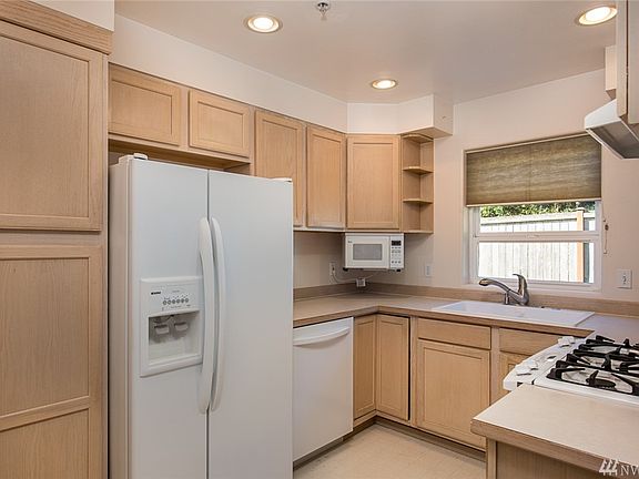 4th image of 17201 127th Pl NE APT 104