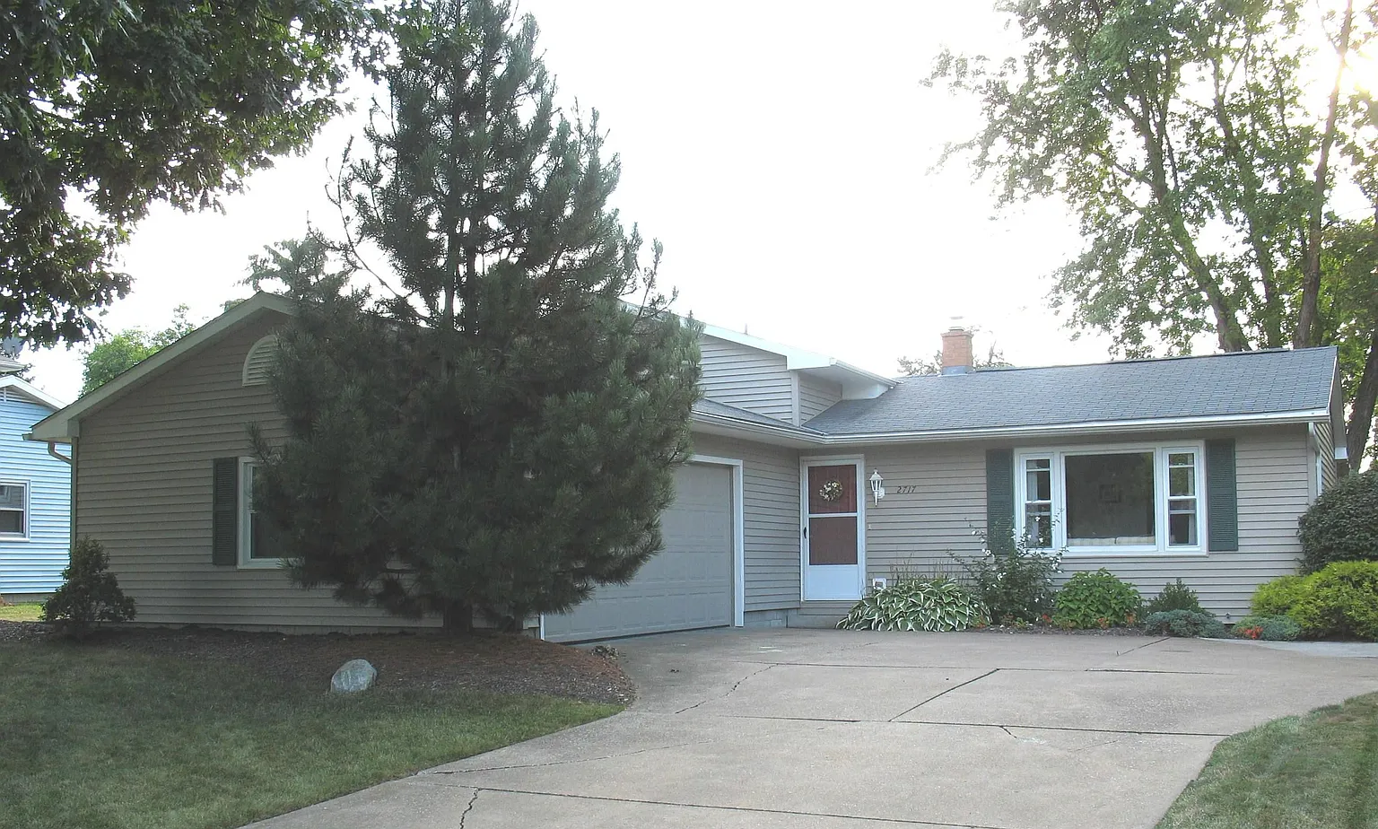 2717 Sweetbriar Dr photo 1
