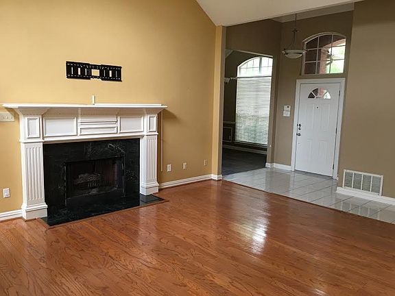 3rd image of 3941 Malton Dr