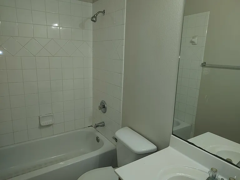 2206 S Bagdad Rd #B — Photo 6