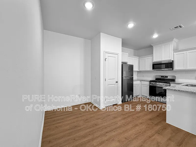 3 bed, 2.0 bath, 1250 sqft, $1,500 — Photo 2