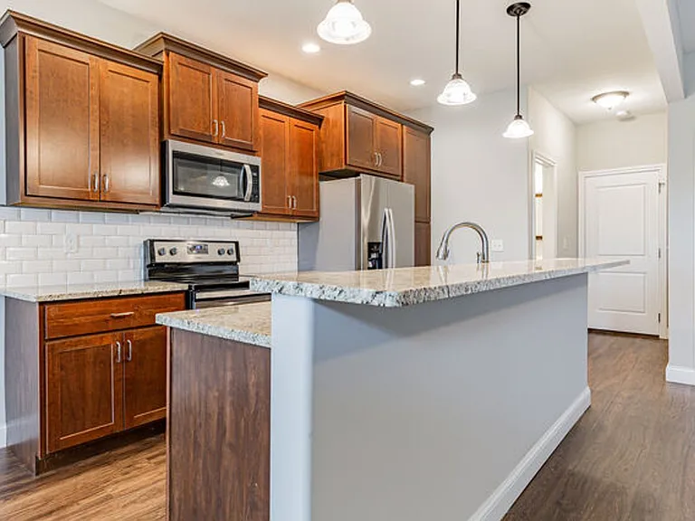 901 Cates Dr — Photo 8